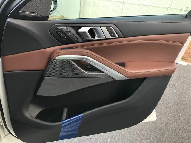X6 M50i 2年保証付 Mブレーキ H/K 茶革 HUD 全周囲 Vシート ドラレコ前後 ステアリングH 地デジ H&Cホルダー ACC コンフォートP 21AW 弊社下取り車 ワンオーナー 禁煙車認定中古車(24枚目)