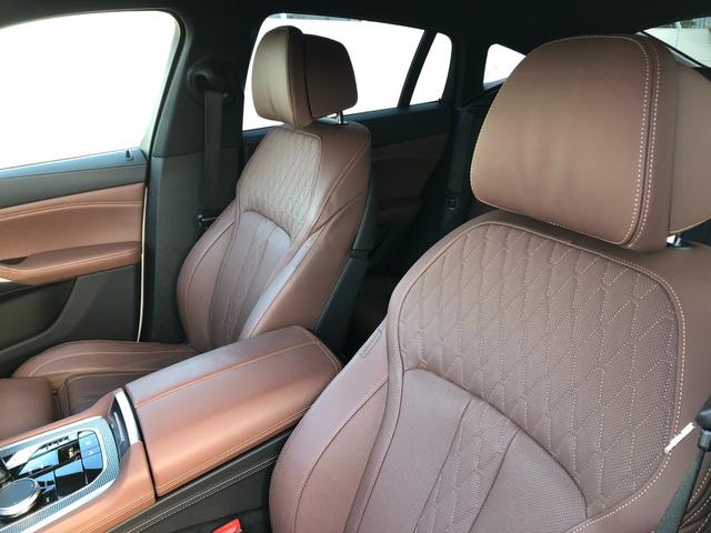X6 M50i 2年保証付 Mブレーキ H/K 茶革 HUD 全周囲 Vシート ドラレコ前後 ステアリングH 地デジ H&Cホルダー ACC コンフォートP 21AW 弊社下取り車 ワンオーナー 禁煙車認定中古車(49枚目)
