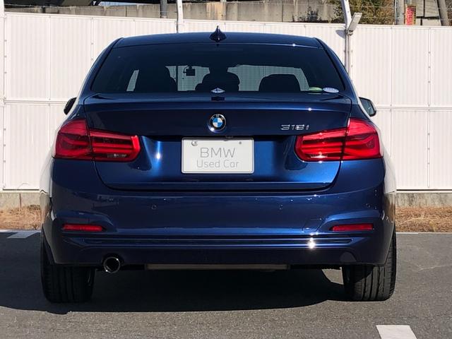 ３シリーズ ３１８ｉスポーツ　クルコン　レーン警告　電動シート　ＬＥＤ　　タッチナビ　追突警告　ブラックパネル　アンビエント　バックカメラ　前後ＰＤＣ　１７ＡＷ　弊社下取り車　ワンオーナー　禁煙車（8枚目）