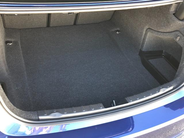 ３シリーズ ３１８ｉスポーツ　クルコン　レーン警告　電動シート　ＬＥＤ　　タッチナビ　追突警告　ブラックパネル　アンビエント　バックカメラ　前後ＰＤＣ　１７ＡＷ　弊社下取り車　ワンオーナー　禁煙車（15枚目）