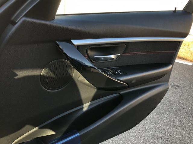 ３シリーズ ３１８ｉスポーツ　クルコン　レーン警告　電動シート　ＬＥＤ　　タッチナビ　追突警告　ブラックパネル　アンビエント　バックカメラ　前後ＰＤＣ　１７ＡＷ　弊社下取り車　ワンオーナー　禁煙車（20枚目）