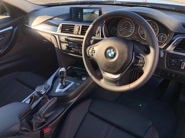 ３シリーズ ３１８ｉスポーツ　クルコン　レーン警告　電動シート　ＬＥＤ　　タッチナビ　追突警告　ブラックパネル　アンビエント　バックカメラ　前後ＰＤＣ　１７ＡＷ　弊社下取り車　ワンオーナー　禁煙車（24枚目）