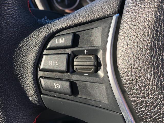 ３シリーズ ３１８ｉスポーツ　クルコン　レーン警告　電動シート　ＬＥＤ　　タッチナビ　追突警告　ブラックパネル　アンビエント　バックカメラ　前後ＰＤＣ　１７ＡＷ　弊社下取り車　ワンオーナー　禁煙車（26枚目）