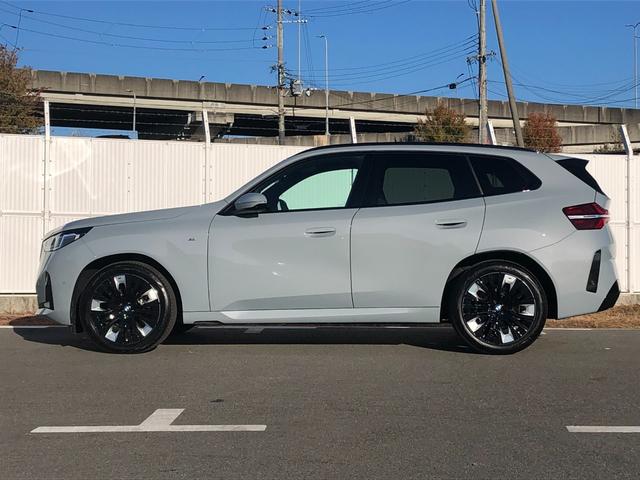 Ｘ３ ２０ｄ　ｘＤｒｉｖｅ　Ｍスポーツ　２年保証付　パノラマ　ＨＵＤ　ハーマンＫ　白合革　Ｖシート　ステアリングＨ　電動シートＨ前後　ＡＣＣ　全周囲　電動ゲート　地デジ　コンフォートＰＫＧ　２０ＡＷ　弊社デモカー　禁煙車認定中古車（6枚目）