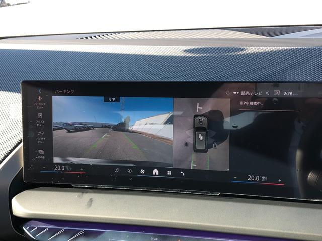 リアビューカメラ、トップビュー＋サイドビューカメラ名前の通り車体後方を映し出すカメラと、車両周辺を真上から見た画像を合成して表示するカメラです。もちろんサイドビューカメラも付属します。