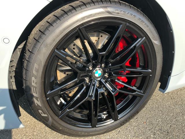 ＢＭＷ純正Ｆ１９・Ｒ２０インチホイール。洗練されたデザインで、足元の個性を引き立てます。