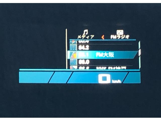 ヘッドアップディスプレイはドライバーが前方に集中できるよう、ナビや車速情報を投影するシステムです。