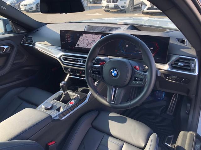 ＢＭＷ　伝統のコックピットはドライバー志向で設計され、人間工学を駆使し、細部に到るまで設計されたコックピットを実現しました。