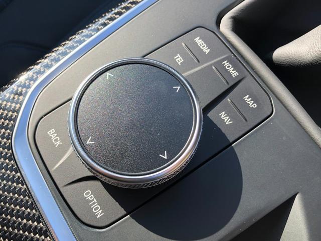 ｉドライブコントロール。手元で車の機能を直感的に操作できます。