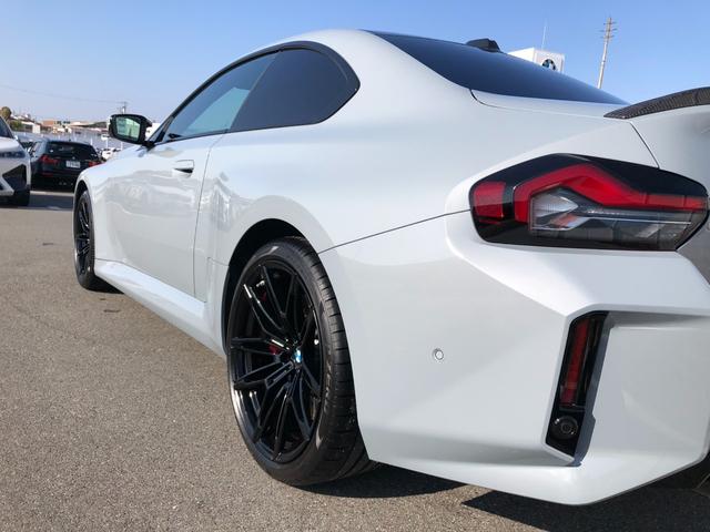 車両の詳細、ご質問につきましては、営業スタッフまでお気軽にご連絡下さいませ。遠方のお客様には実車の詳細動画送信も承ります。お問合せをお待ち致しております。