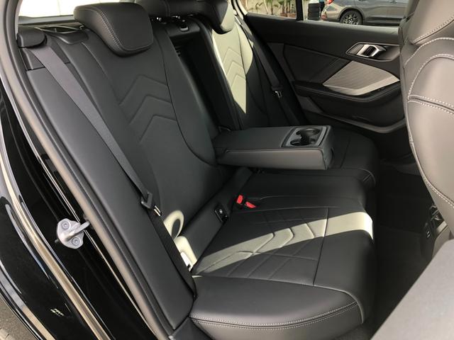 1シリーズ 120 2年保証付 HUD 黒合皮 H/K 電動シートH 全周囲 プライバシーG アンビエント ACC インテリアカメラ 前後PDC ミラー警告 電動ゲート ナビタッチ ワイヤレスCコンフォートA 認定中古車(12枚目)