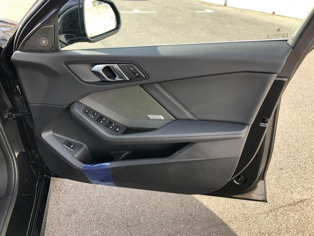 1シリーズ 120 2年保証付 HUD 黒合皮 H/K 電動シートH 全周囲 プライバシーG アンビエント ACC インテリアカメラ 前後PDC ミラー警告 電動ゲート ナビタッチ ワイヤレスCコンフォートA 認定中古車(24枚目)