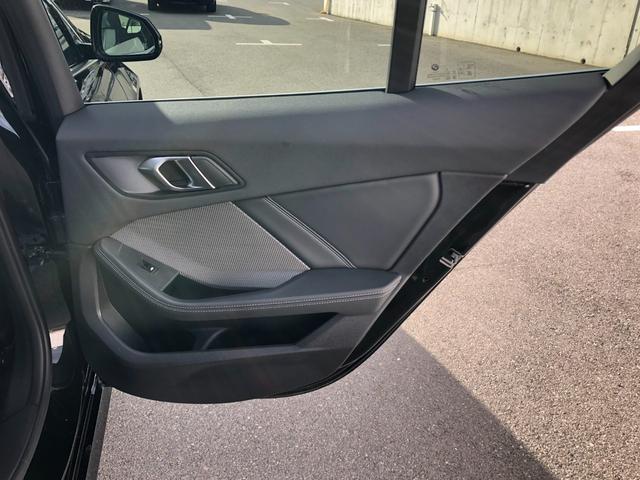 1シリーズ 120 2年保証付 HUD 黒合皮 H/K 電動シートH 全周囲 プライバシーG アンビエント ACC インテリアカメラ 前後PDC ミラー警告 電動ゲート ナビタッチ ワイヤレスCコンフォートA 認定中古車(25枚目)