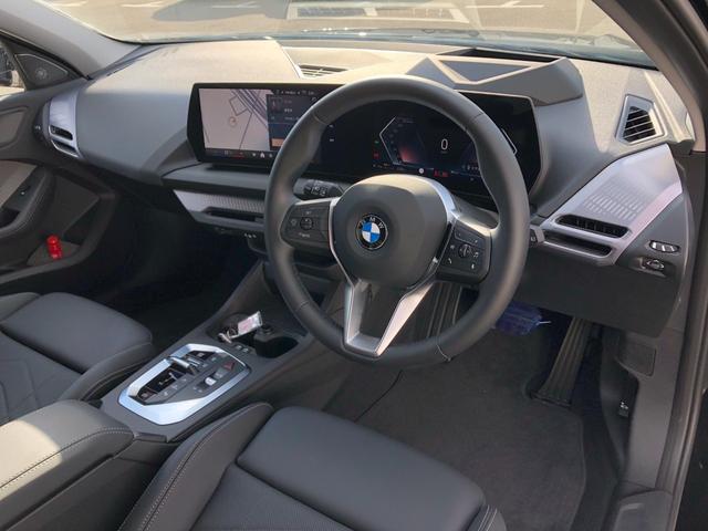 1シリーズ 120 2年保証付 HUD 黒合皮 H/K 電動シートH 全周囲 プライバシーG アンビエント ACC インテリアカメラ 前後PDC ミラー警告 電動ゲート ナビタッチ ワイヤレスCコンフォートA 認定中古車(29枚目)