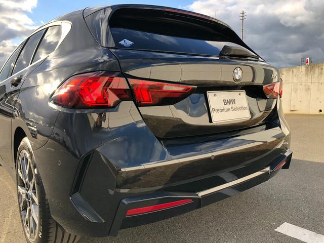 1シリーズ 120 2年保証付 HUD 黒合皮 H/K 電動シートH 全周囲 プライバシーG アンビエント ACC インテリアカメラ 前後PDC ミラー警告 電動ゲート ナビタッチ ワイヤレスCコンフォートA 認定中古車(64枚目)