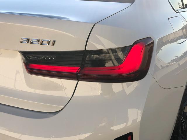 3シリーズ 320i Mスポーツ 2年保証付 カーブドD HUD 全周囲 電動シートH 電動ゲート アンビエント ワイヤレスC 前後PDC アルミパネル コンフォートPKG ドラレコ前後 18AW 下取車ワンオーナー 禁煙車認定中古車(16枚目)