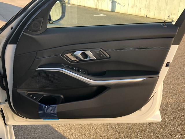 3シリーズ 320i Mスポーツ 2年保証付 カーブドD HUD 全周囲 電動シートH 電動ゲート アンビエント ワイヤレスC 前後PDC アルミパネル コンフォートPKG ドラレコ前後 18AW 下取車ワンオーナー 禁煙車認定中古車(24枚目)