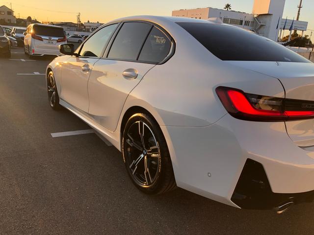 3シリーズ 320i Mスポーツ 2年保証付 カーブドD HUD 全周囲 電動シートH 電動ゲート アンビエント ワイヤレスC 前後PDC アルミパネル コンフォートPKG ドラレコ前後 18AW 下取車ワンオーナー 禁煙車認定中古車(61枚目)