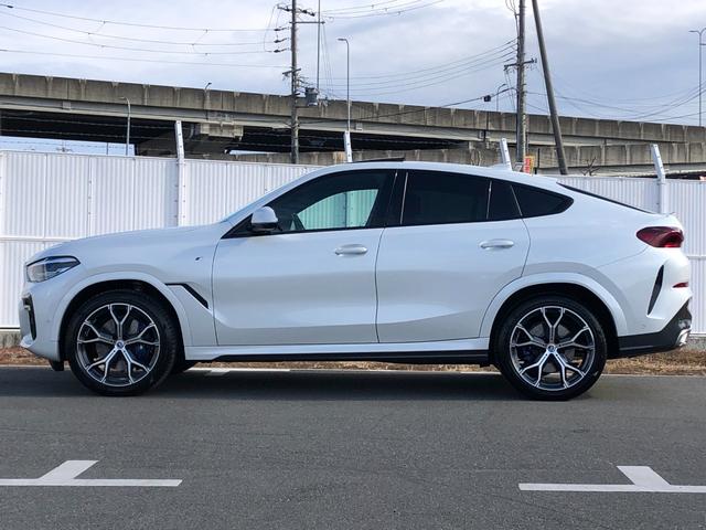 X6 xDrive 35d Mスポーツ 2年保証付 パノラマ H/K 黒革 Mブレーキ Vシート H&Cホルダー HUD ウッドP ステアリングH クリスタルノブ ドラレコ前後 21AW 弊社下取り車 禁煙車 認定中古車(6枚目)