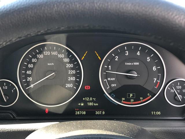 ３シリーズ ３２０ｉラグジュアリー　ＡＣＣ　黒革　電動シートＨ　ウッドＰ　アンビエント　リアＰＤＣ　バックカメラ　車線逸脱　追突警告　純正ナビ　コンフォートＡ　キセノンヘッドライト　１７ＡＷ　弊社下取り車　ワンオーナー　禁煙車（26枚目）