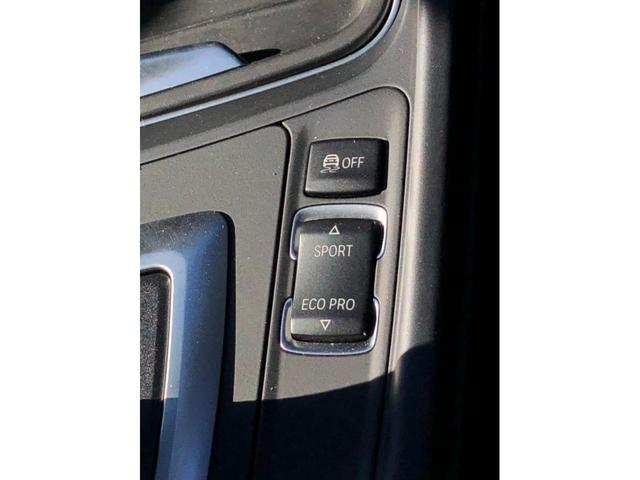 ３シリーズ ３２０ｉラグジュアリー　ＡＣＣ　黒革　電動シートＨ　ウッドＰ　アンビエント　リアＰＤＣ　バックカメラ　車線逸脱　追突警告　純正ナビ　コンフォートＡ　キセノンヘッドライト　１７ＡＷ　弊社下取り車　ワンオーナー　禁煙車（30枚目）