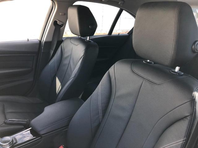 ３シリーズ ３２０ｉラグジュアリー　ＡＣＣ　黒革　電動シートＨ　ウッドＰ　アンビエント　リアＰＤＣ　バックカメラ　車線逸脱　追突警告　純正ナビ　コンフォートＡ　キセノンヘッドライト　１７ＡＷ　弊社下取り車　ワンオーナー　禁煙車（43枚目）