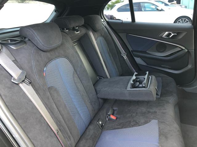 1シリーズ M135i xDrive 2年保証付Mブレーキ ACC 電動シートH 電動ゲート アンビエント ワイヤレス充電 リアスポイラー リアフィルム 前後PDC バックカメラ 18AW 弊社下取り車 禁煙車 認定中古車(14枚目)
