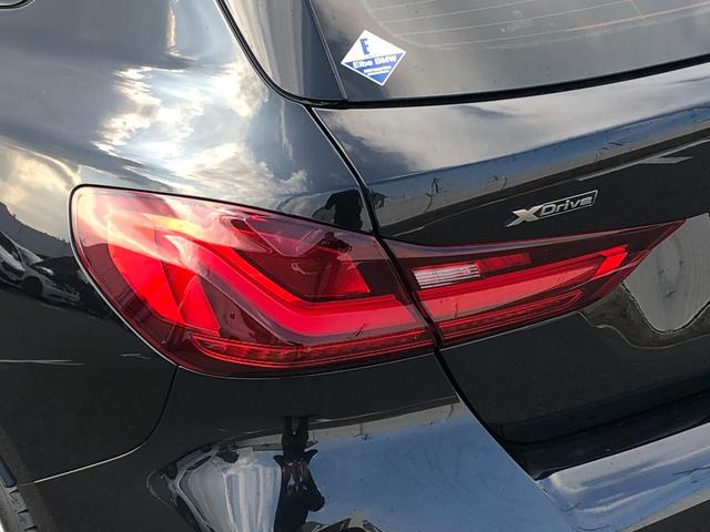 1シリーズ M135i xDrive 2年保証付Mブレーキ ACC 電動シートH 電動ゲート アンビエント ワイヤレス充電 リアスポイラー リアフィルム 前後PDC バックカメラ 18AW 弊社下取り車 禁煙車 認定中古車(16枚目)