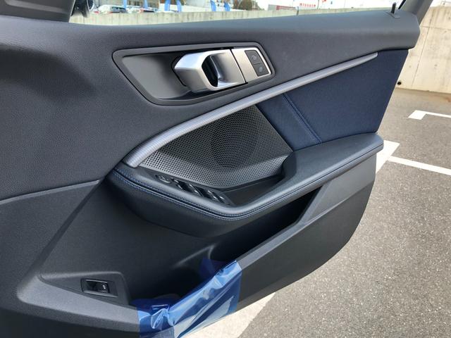 1シリーズ M135i xDrive 2年保証付Mブレーキ ACC 電動シートH 電動ゲート アンビエント ワイヤレス充電 リアスポイラー リアフィルム 前後PDC バックカメラ 18AW 弊社下取り車 禁煙車 認定中古車(23枚目)