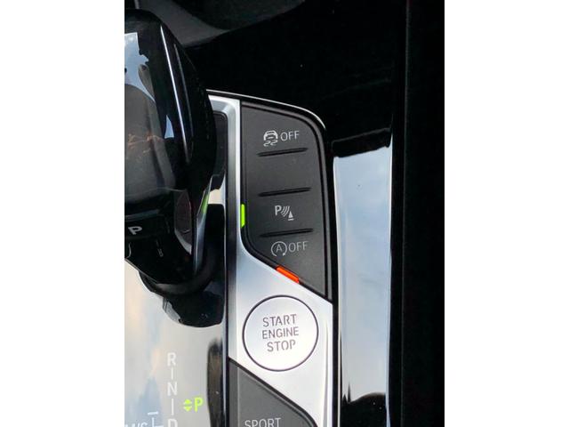 1シリーズ M135i xDrive 2年保証付Mブレーキ ACC 電動シートH 電動ゲート アンビエント ワイヤレス充電 リアスポイラー リアフィルム 前後PDC バックカメラ 18AW 弊社下取り車 禁煙車 認定中古車(32枚目)