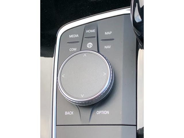 1シリーズ M135i xDrive 2年保証付Mブレーキ ACC 電動シートH 電動ゲート アンビエント ワイヤレス充電 リアスポイラー リアフィルム 前後PDC バックカメラ 18AW 弊社下取り車 禁煙車 認定中古車(33枚目)