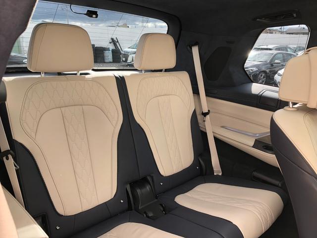 �R��ڂɂ͂Q���p�̃V�[�g����������܂��B