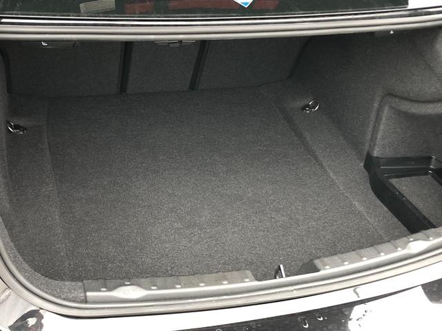 �׎��̑傫���́A����g���͂������̂��ƁA���s��A�ȂȂǂ̉ו��������ړ��ł����Ă��s�ւ������邱�Ƃ͏��Ȃ��ł��傤�B�����V�[�g�o�b�N���X�g���|���邱�Ƃ��ł��܂��B