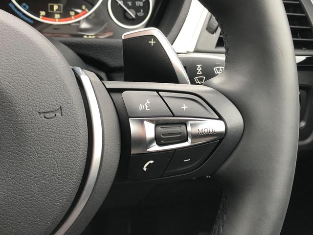 �}���`�t�@���N�V�����E�{�^���@�X�e�A�����O�z�C�[����ɑ�������A�d�b��I�[�f�B�I�V�X�e���Ȃǂ����K�����S�ɑ��삷�邱�Ƃ��ł��܂��B