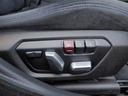 電動シートはメモリー機能を備えており、シートおよびドア・ミラーの位置を記憶することができます。