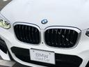 左右のキドニー・グリルの中心にはBMWのエンブレムが鎮座し、個性を放つデザイン性を兼ね備えました。