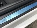 電動シートはメモリー機能を備えており、シートおよびドア・ミラーの位置を記憶することができます。
