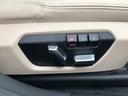 BMW 伝統のコックピットはドライバー志向で設計され、人間工学を駆使し、細部に到るまで設計されたコックピットを実現しました。