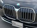左右のキドニー・グリルの中心にはBMWのエンブレムが鎮座し、個性を放つデザイン性を兼ね備えました。