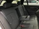HUD: ヘッドアップディスプレイはドライバーが前方に集中できるよう、ナビや車速情報をフロントガラスに投影するシステムです。