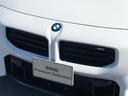 左右のキドニー・グリルの中心にはBMWのエンブレムが鎮座し、個性を放つデザイン性を兼ね備えました。