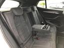 後席も使用感はさほど感じず、運転席・助手席同様に清潔感があります。後席シートもしっかりと作り込まれていますので、座り心地も悪くありません。是非、実車にてご確認下さい。