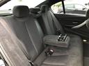 後席も使用感はさほど感じず、運転席・助手席同様に清潔感があります。後席シートもしっかりと作り込まれていますので、座り心地も悪くありません。是非、実車にてご確認下さい。