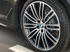 ＢＭＷ純正１９インチホイール。洗練されたデザインで、足元の個性を引き立てます。 5