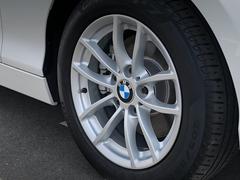 ＢＭＷ純正１６インチライトアロイホイール。洗練されたデザインで、足元の個性を引き立てます。 5