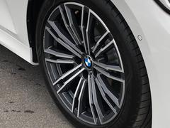 ＢＭＷ純正１８インチホイール。洗練されたデザインで、足元の個性を引き立てます。 5