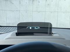 ＨＵＤ：　ヘッドアップディスプレイはドライバーが前方に集中できるよう、ナビや車速情報をフロントガラスに投影するシステムです。 7
