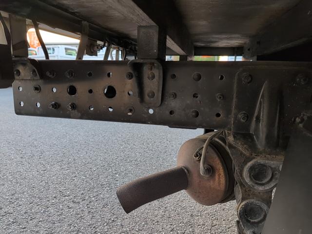 キャンター Ｗキャブ全低床　２トン積載！　Ｗキャブ！　トラック　低床！　ディーゼルターボ！　全長４６９０　幅１６９０　荷台寸法２１００　１６００　６ＡＴ！　三方開き！（33枚目）