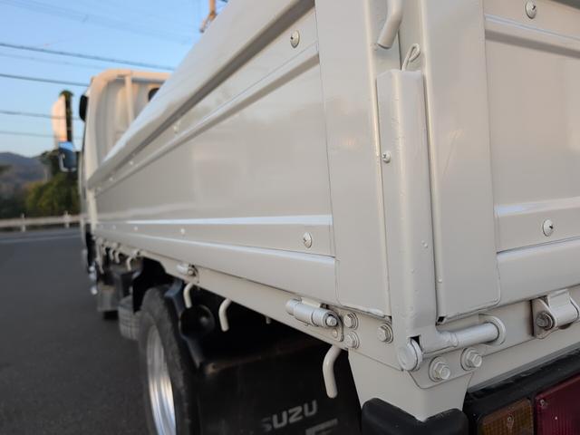 エルフトラック フラットロー　２トン積載！　低床！　ディーゼルターボ！　トラック１　全長４６９０　幅１６９０　荷台寸法３１００　１６００　５ＭＴ！　三方開き！（28枚目）