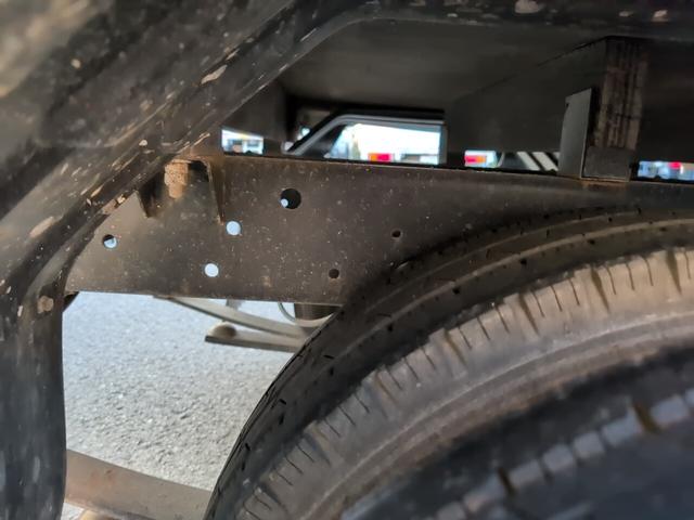 エルフトラック フラットロー　２トン積載！　低床！　ディーゼルターボ！　トラック１　全長４６９０　幅１６９０　荷台寸法３１００　１６００　５ＭＴ！　三方開き！（33枚目）